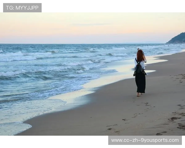 特色海滩散步节,感受海风中的悠闲运动,海边散步唯美视频 特色海滩散步节,感受海风中的悠闲运动,海边散步唯美视频