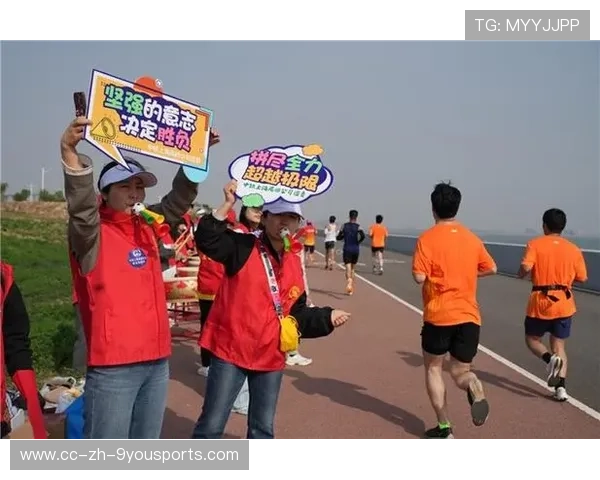 世界马拉松赛事志愿者成长与激励故事集，关于马拉松志愿者的说说